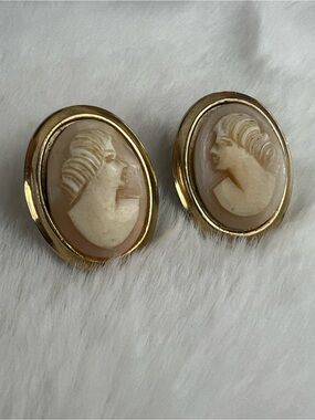 Vintage Naomi 1/20 12K Gold Filled Carved Shell Cameo Screw Back Earrings